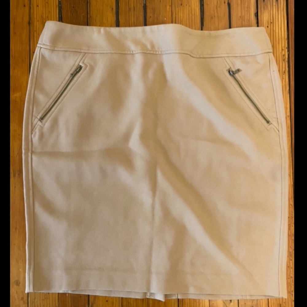 Camel Loft outlet pencil skirt with zip front pockets, size 16